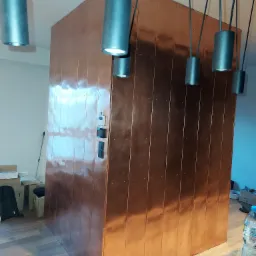 Miedziana obudowa ścian