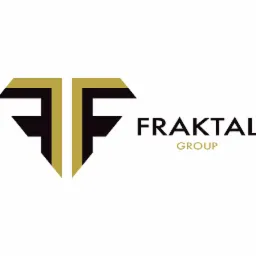 Minimalistyczne logo firmy 'FRAKTAL GROUP' z geometrycznym symbolem w kolorach czerni i złota, przypominającym dwie litery 'F' połączone w kształt diamentu, na białym tle.