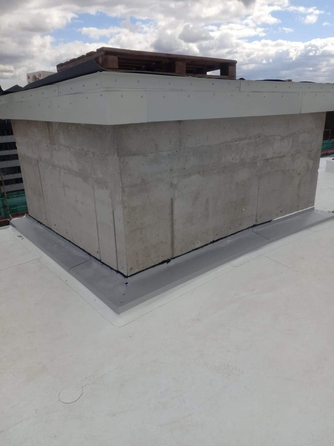 Obróbka szachtu windowewgo wraz z obróbka blacharska