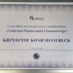 Oprawiony w ramkę certyfikat uczestnictwa w seminarium 'Centrum Planowania Finansowego' firmy Phinance dla Krzysztofa Konrada Fierecka, potwierdzający udział w zakresie praktycznych aspektów...