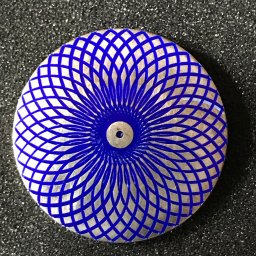 Produkcja tarczy do zegarka. Technika guilloche połączona z emalią jubilerską.