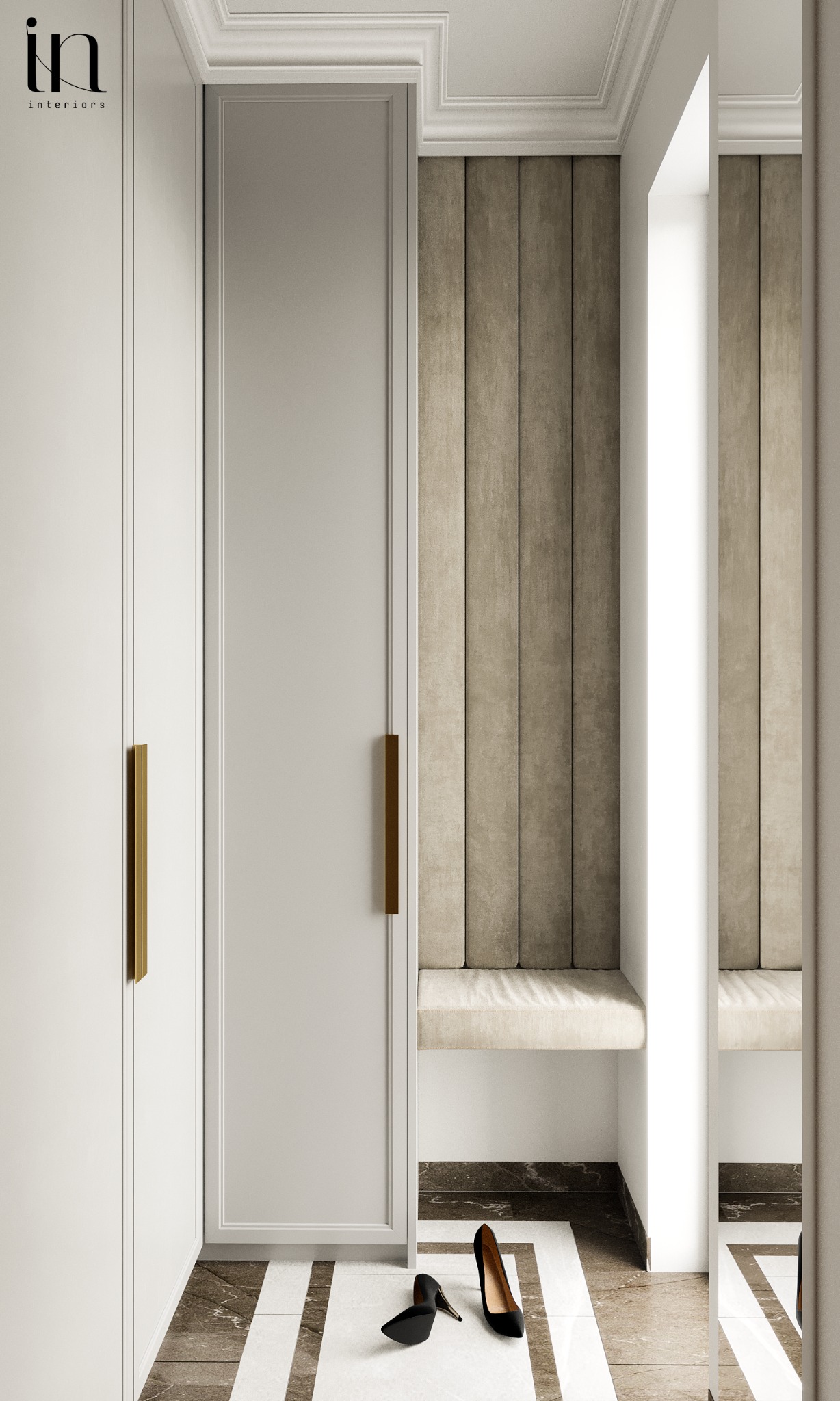 Minimalistyczny przedpokój z białymi szafami, siedziskiem w zabudowie i parą czarnych szpilek na marmurowej podłodze z geometrycznym wzorem.