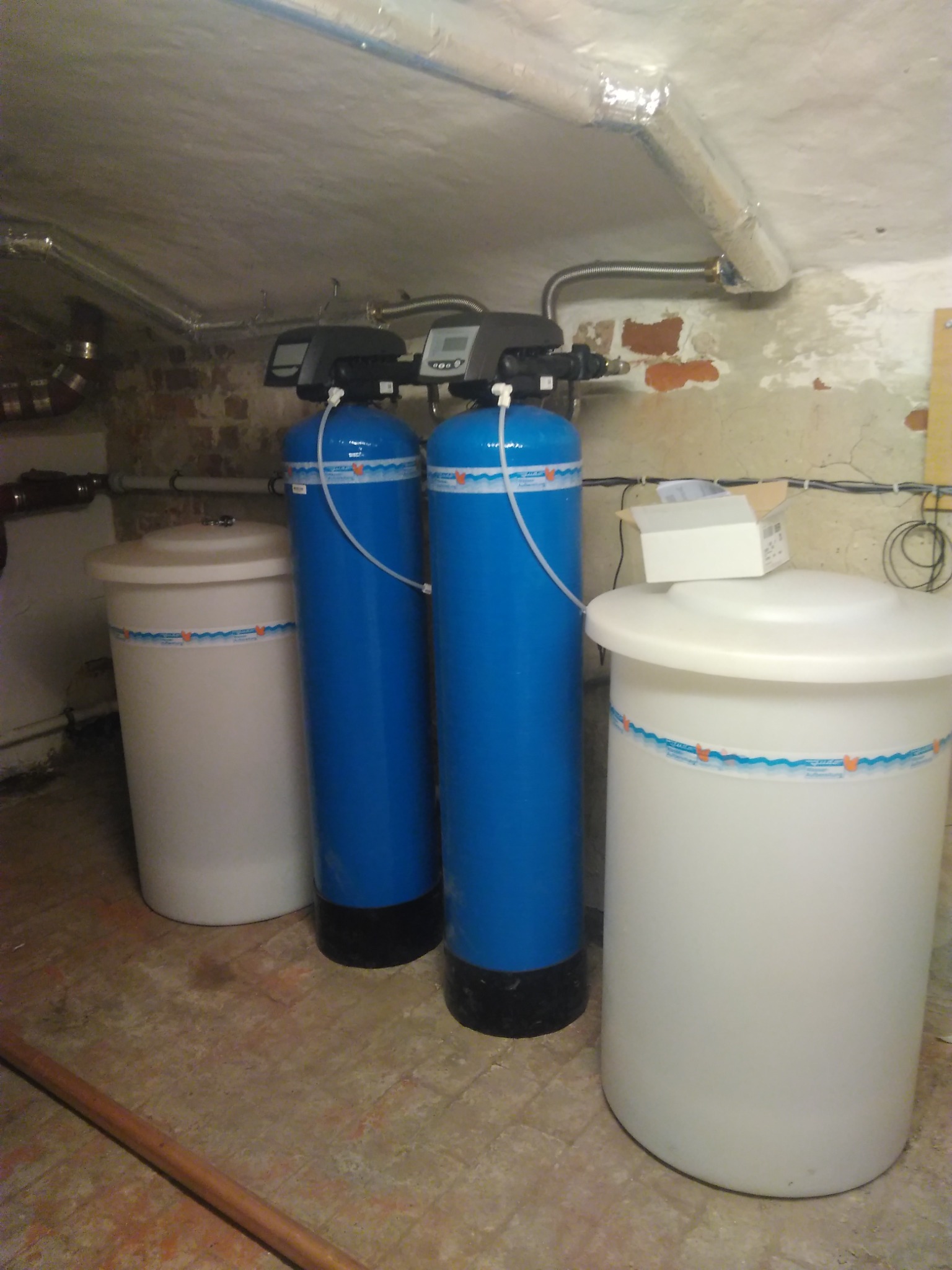 System oczyszczania wody z kamienia zamontowany w Domu Spokojnej Starości.