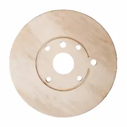 Płyta okrągła z jasnego drewna z wyciętymi otworami, widoczne usłojenie drewna.