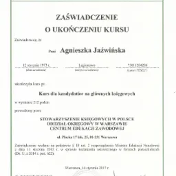Skan zaświadczenia o ukończeniu kursu dla kandydatów na głównych księgowych, wydanego przez Stowarzyszenie Księgowych w Polsce, Oddział Okręgowy w Warszawie, Centrum Edukacji Zawodowej, z danymi...