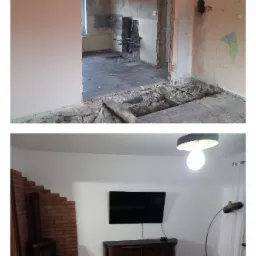 Porównanie salonu przed i po remoncie: od surowych ścian i zdemontowanej podłogi do wykończonego wnętrza z ceglanym kominkiem, telewizorem i drewnianą podłogą.