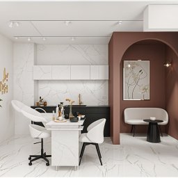 Magdalena Olejniczak Projektowanie Wnętrz - Nowoczesne wnętrze salonu kosmetycznego z marmurową posadzką i ścianą, białymi meblami i elementami w kolorze terakoty, z widocznym fotelem do zabiegów, stołem i lustrem.
