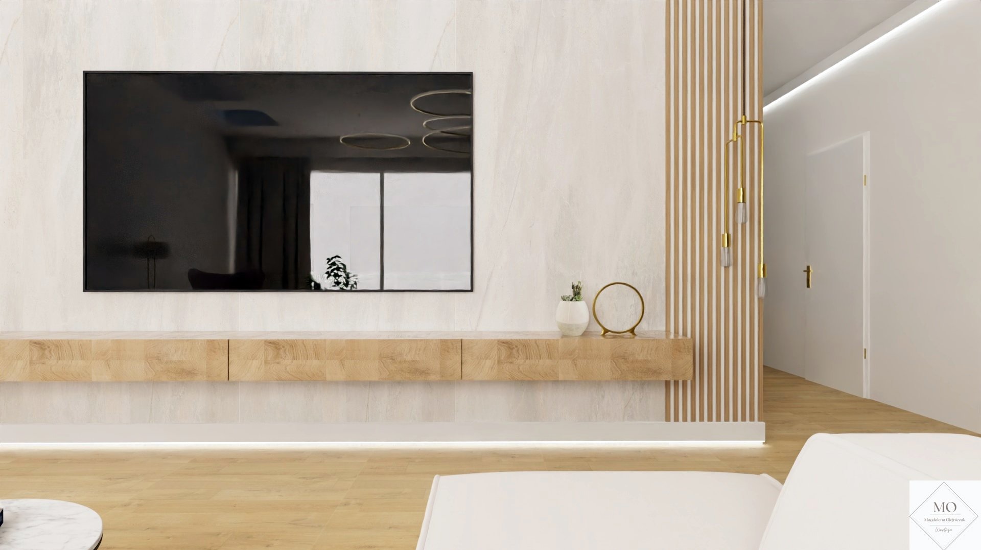 Nowoczesny salon z telewizorem, drewnianą szafką RTV podświetloną LED, dekoracyjnymi lamelami i minimalistycznym oświetleniem wiszącym w odcieniach bieli i beżu.