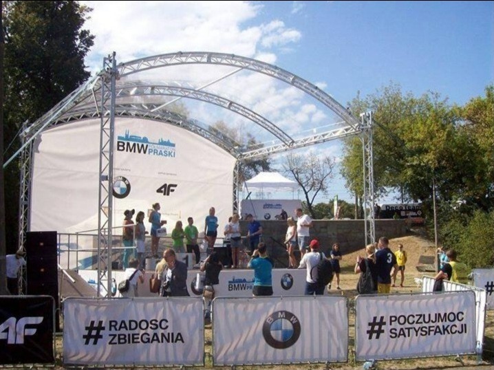 Scena 6 x 8 dach transparentny