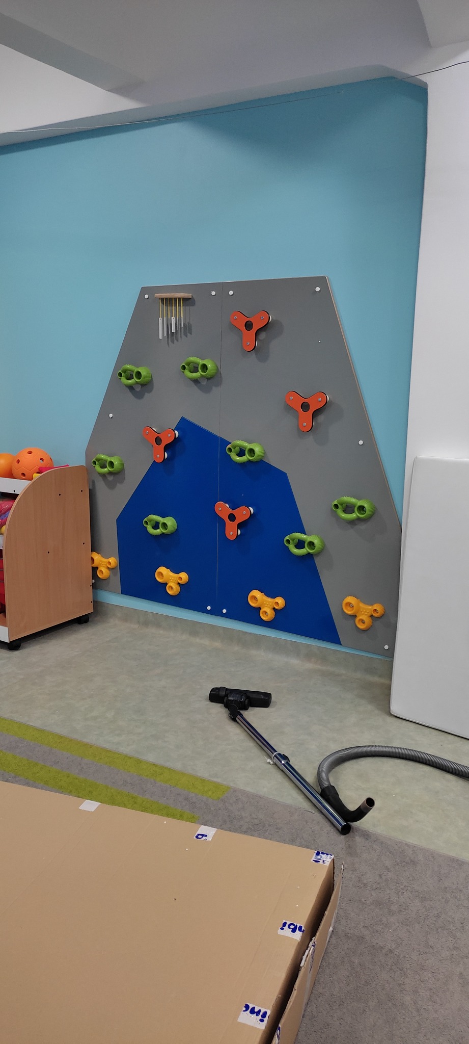 Montaż ścianki wspinaczkowej