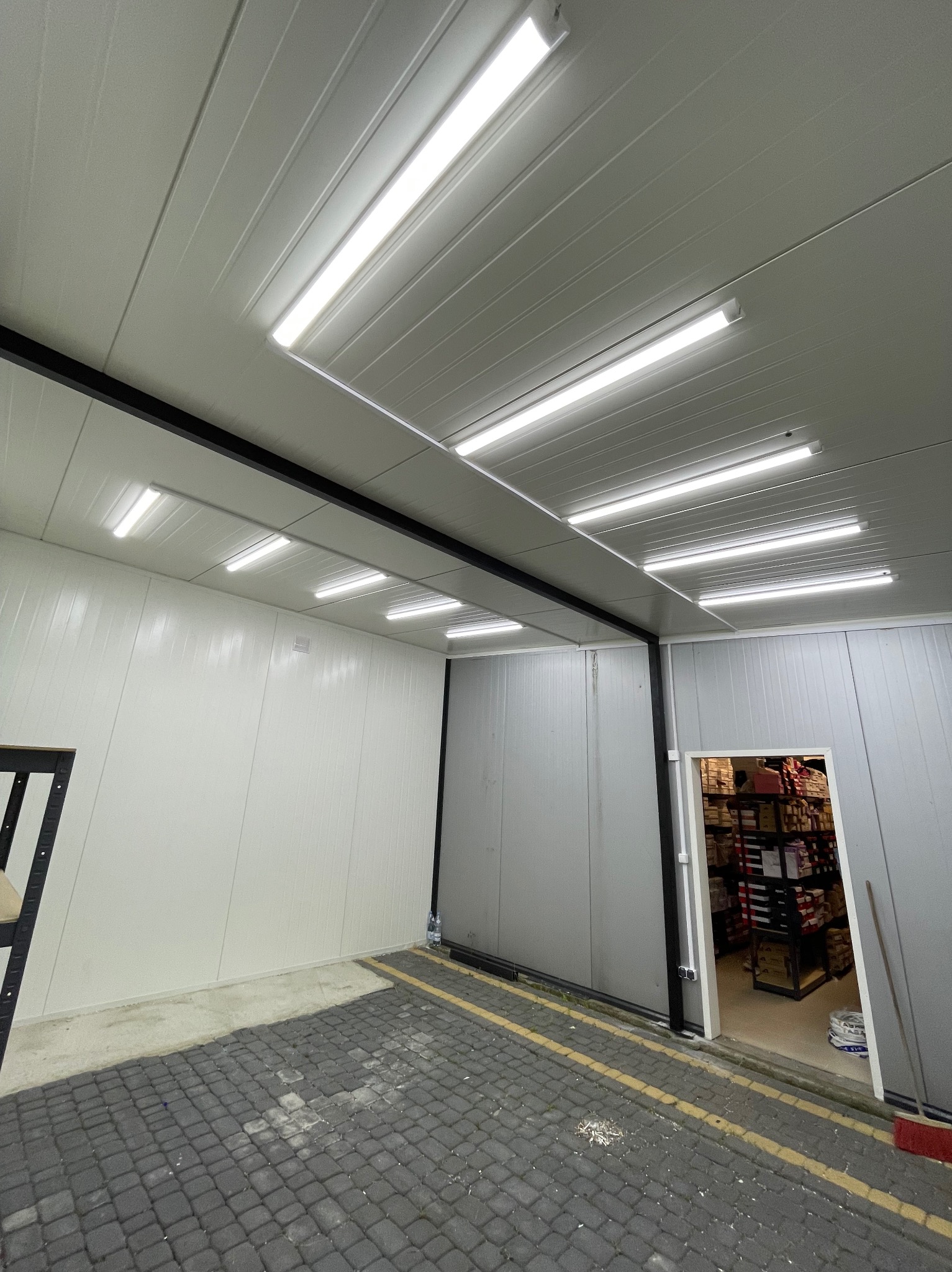 Montaż oświetlenia natynkowego