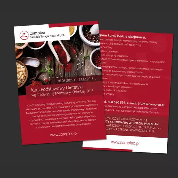 Dwie ulotki na ciemnoszarym tle, reklamujące kurs podstaw dietetyki w oparciu o tradycyjną medycynę chińską, organizowany przez Compleo Ośrodek Terapii Naturalnych. Na pierwszej ulotce zdjęcie...