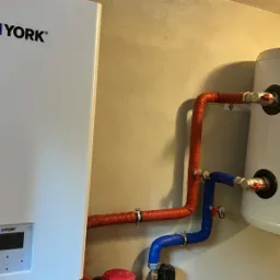 Kolejna pompa ciepła YORK wyparła zasłużonego śmieciucha w Skrzyszowie.