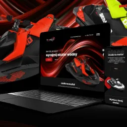 Laptop i smartfon prezentują stronę internetową z ofertą wynajmu skuterów wodnych, z dwoma skuterami wodnymi w tle.