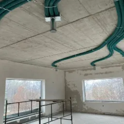 Puszki rozprężne, do których doprowadzone są przewody nawiewne bądź wyciągowe.