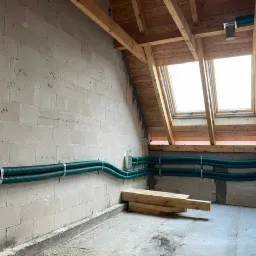 Puszki rozprężne w ścianie pod dysze dalekiego zasięgu.