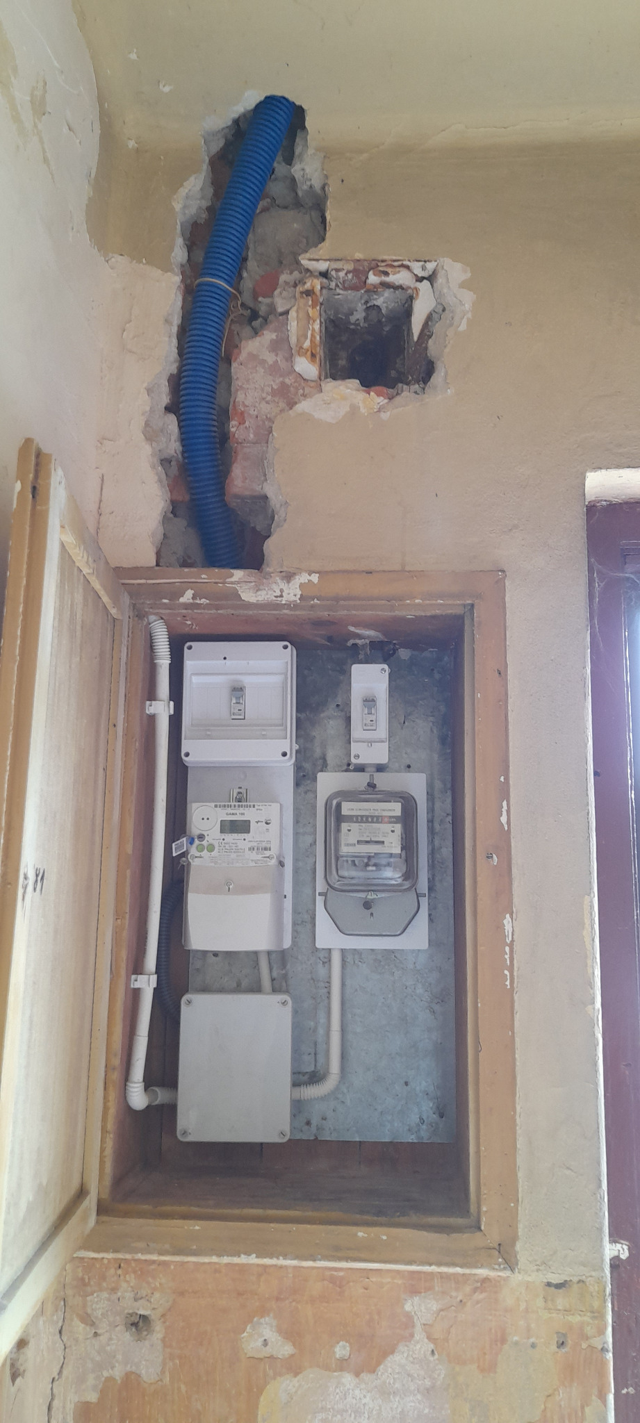 Wymiana instalacji elektrycznej w domu z wymianą przyłącza napowietrznego