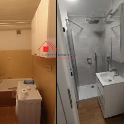 Porównanie łazienki przed i po: po lewej zaniedbana wanna, stara pralka i rury, po prawej nowoczesny prysznic typu walk-in, szafka z umywalką i drewnopodobne płytki podłogowe.