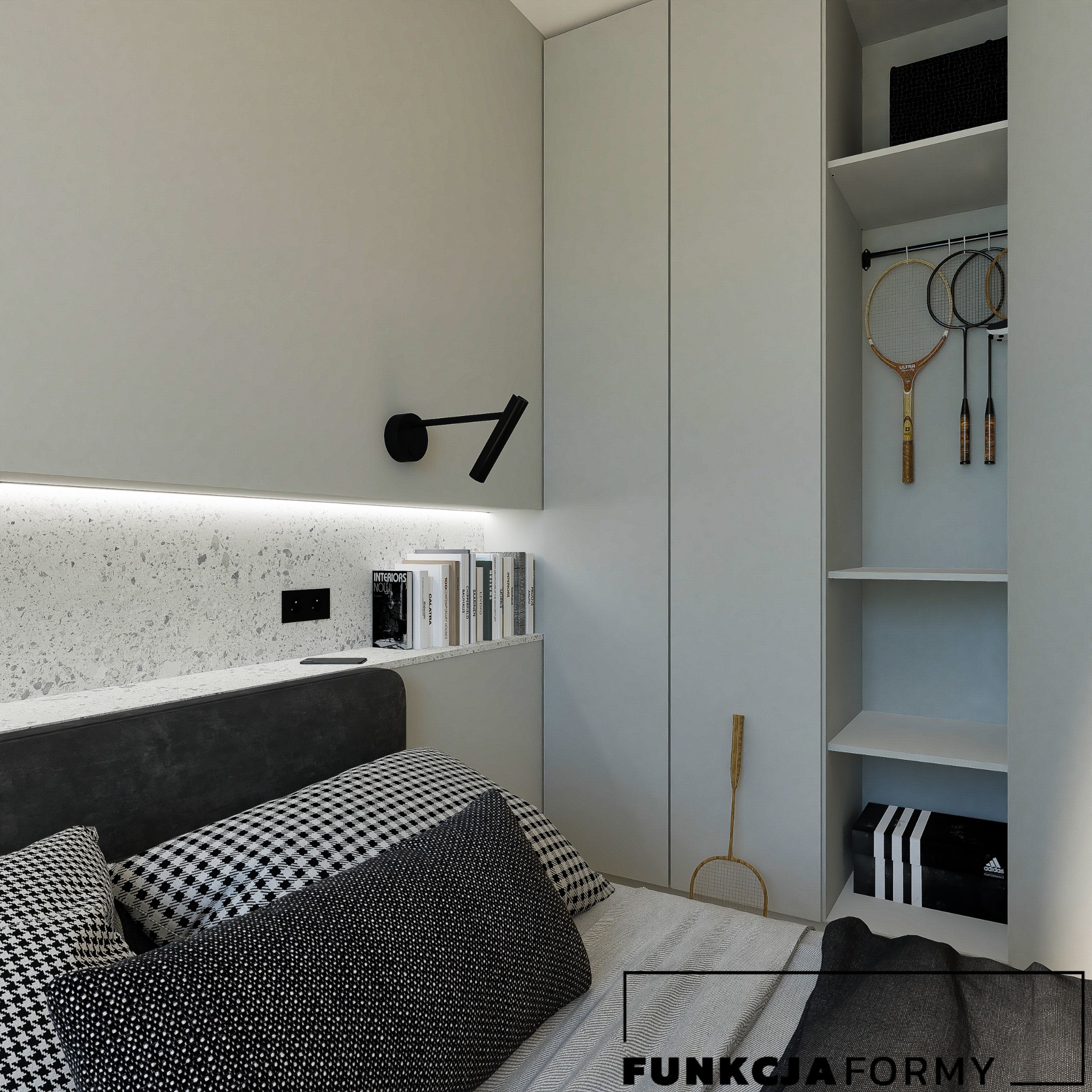 Nowoczesna sypialnia z szarą tapetą nad łóżkiem, oświetleniem LED, czarną lampką nocną, książkami na półce i szafą wnękową, w której wiszą rakiety do badmintona i znajduje się pudełko Adidas.