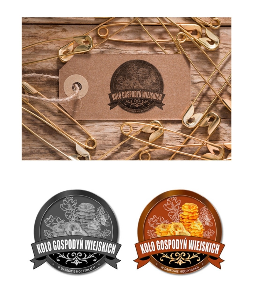 Projekt logo Koła Gospodyń Wiejskich na kraftowym papierze, otoczony złotymi agrafkami, na tle drewnianych desek.