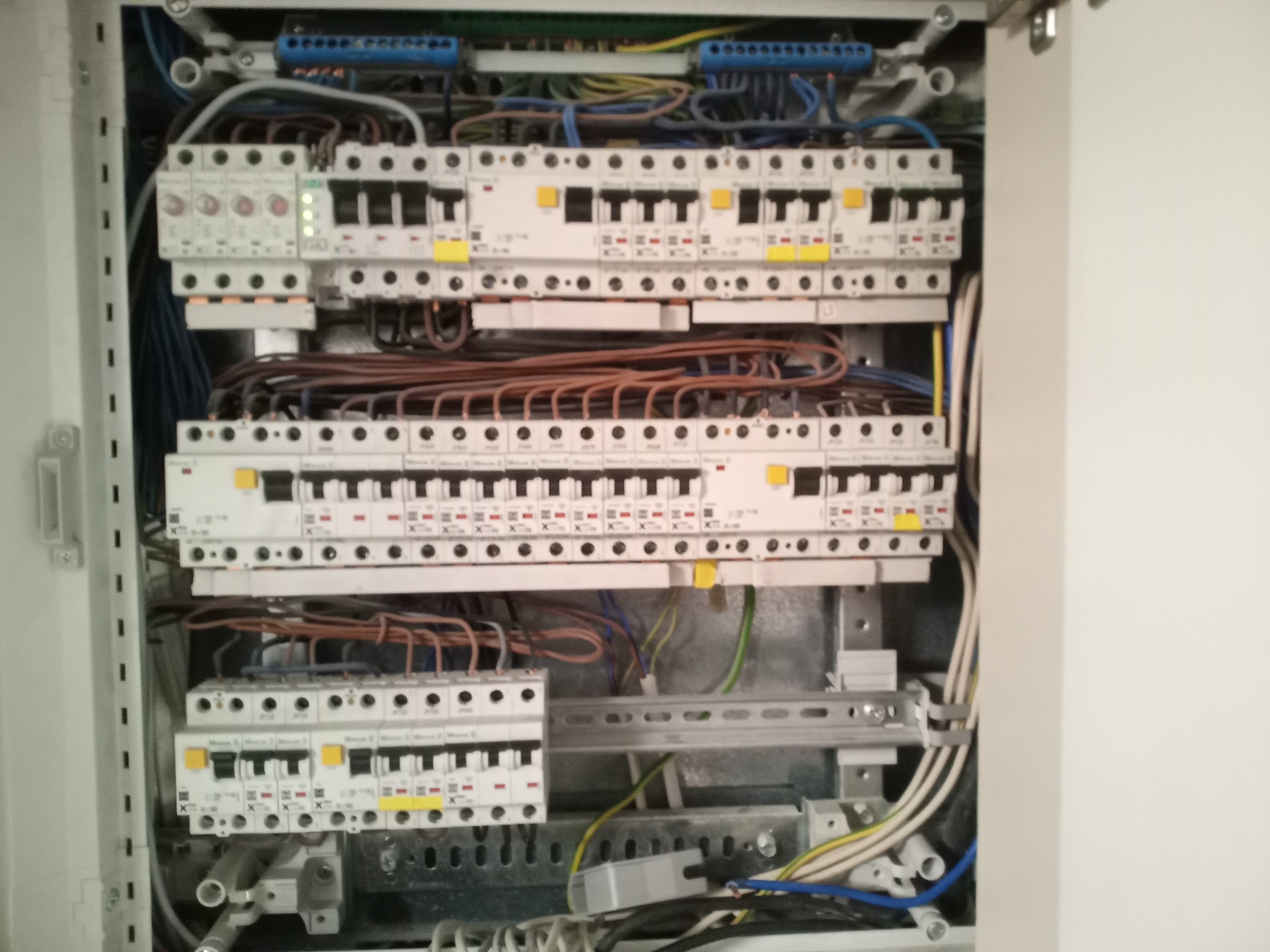 Modernizacja rozdzielnicy_ups do pieca oraz araryjnie przełączanie obwodów priorytetowych