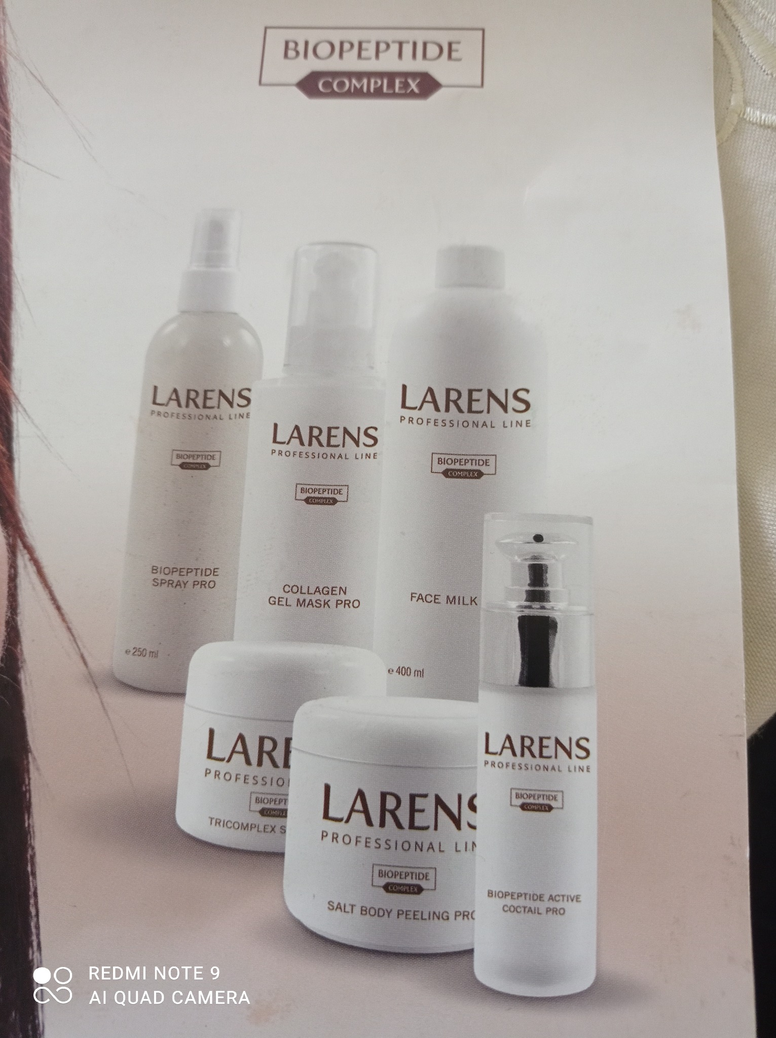 Zestaw kosmetyków Larens Professional Line z Biopeptide Complex: spray, maska żelowa, mleczko do twarzy, peeling do ciała i koktajl aktywny, prezentowany w Warszawie.