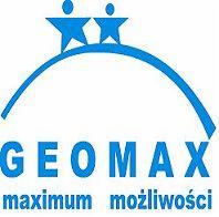 Niebieskie logo firmy GEOMAX z hasłem 'maximum możliwości' i stylizowanymi postaciami na górze, umieszczone na białym tle.