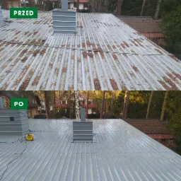 Zdjęcie dachu z blachy trapezowej, podzielone na dwie części: górna pokazuje dach pokryty igliwiem i zabrudzeniami ('PRZED'), dolna prezentuje ten sam dach po umyciu, czysty i lśniący ('PO'),...