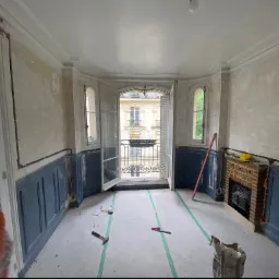 Zabezpieczenie podłoża i rozłożenie elektryki w pomieszczeniu