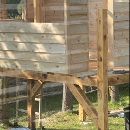 Jedne z początków budowania domku 