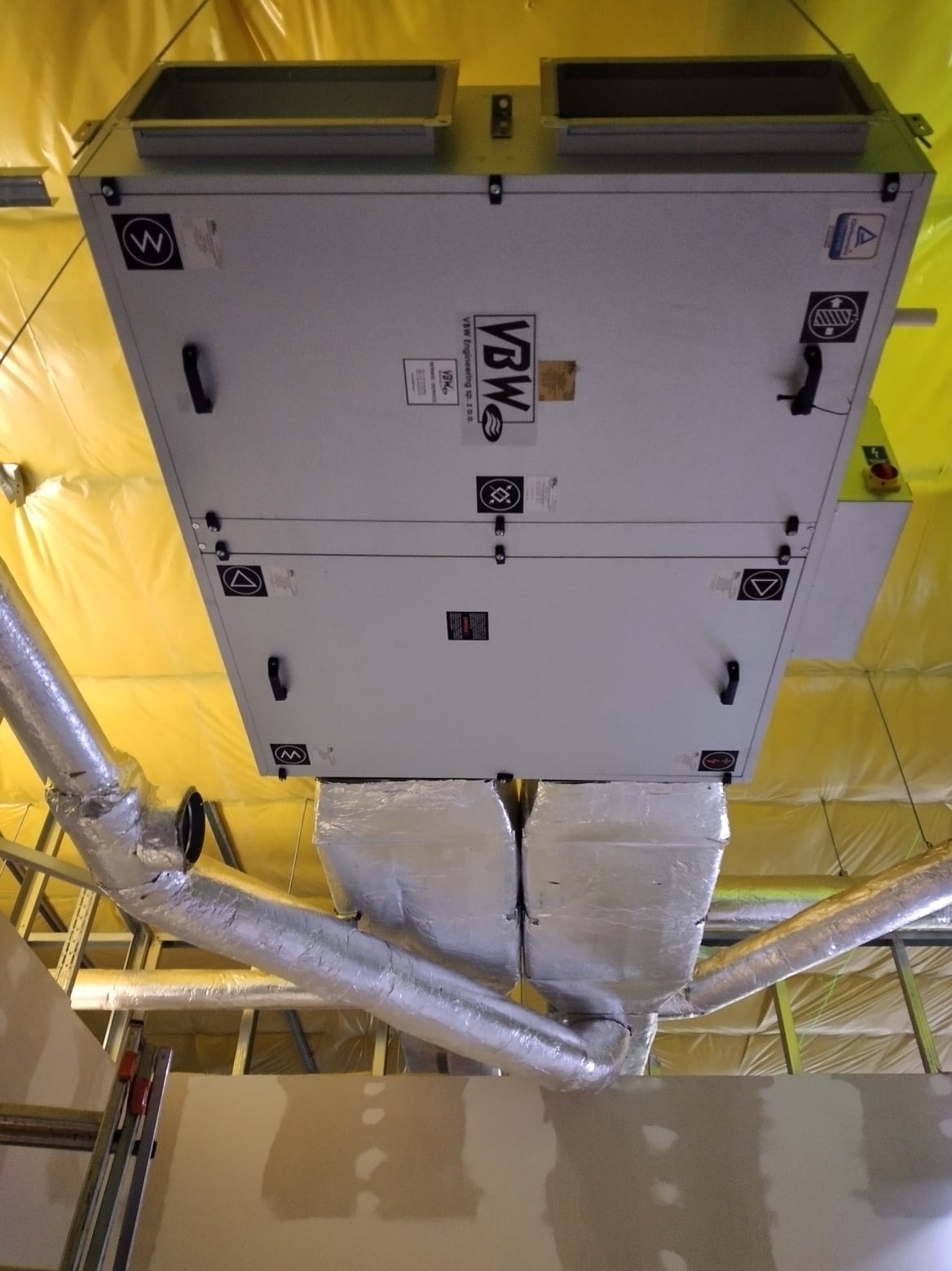 Montaż centrali wentylacyjnej marki 'VBW' wraz z wykonaniem automatyki.