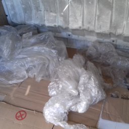 Folie w tym i bąbelkowe do zabezpieczania mebli oraz wszystkich przedmiotów codziennego użytku. 