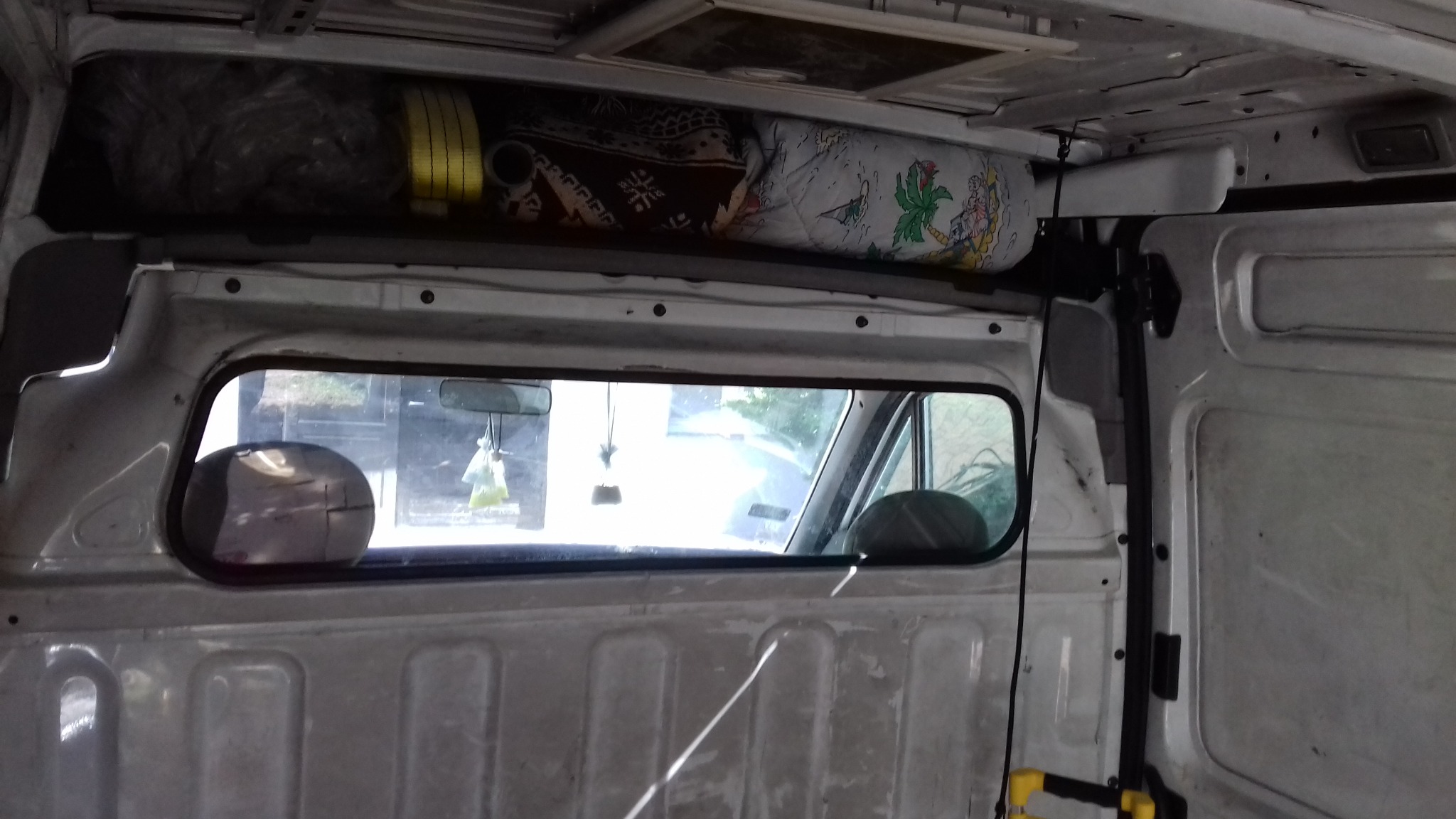 Posiadam cały ekwipunek sprzętu niezbędnego do bezpiecznego oraz szybkiego transportu mebli.