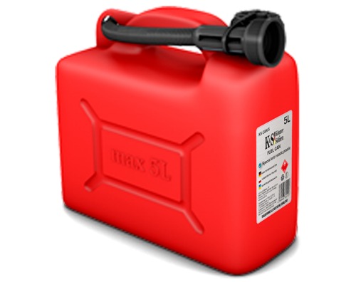 Czerwony plastikowy kanister na paliwo o pojemności 5L z czarnym wylewem, widoczna etykieta z informacjami o produkcie, na białym tle.