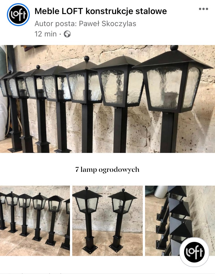 Rząd siedmiu czarnych, metalowych lamp ogrodowych w stylu loft z teksturowanym szkłem, ustawionych na posadzce wewnątrz budynku, prezentacja producenta mebli.