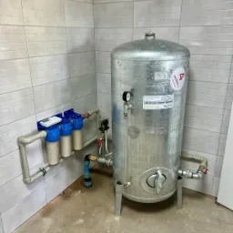 Hydrofor z zestawem filtrów