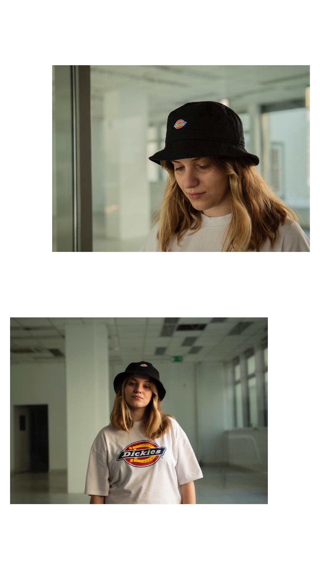 Portret młodej kobiety w czarnym kapeluszu typu bucket hat i białym T-shircie z logo Dickies, stojącej w minimalistycznym, jasnym wnętrzu z widoczną przestrzenią biurową