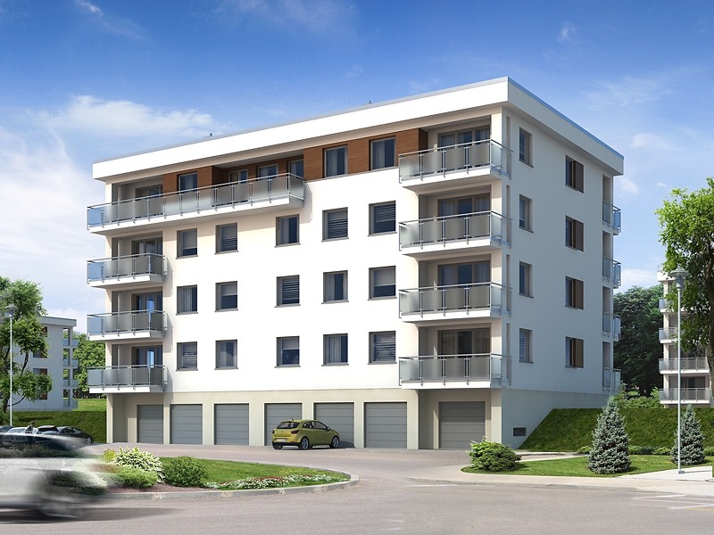 Wizualizacja czterokondygnacyjnego budynku wielorodzinnego z białymi ścianami i balkonami z szklanymi balustradami, z garażami na poziomie parteru i zielonym samochodem osobowym parkującym przed nimi.