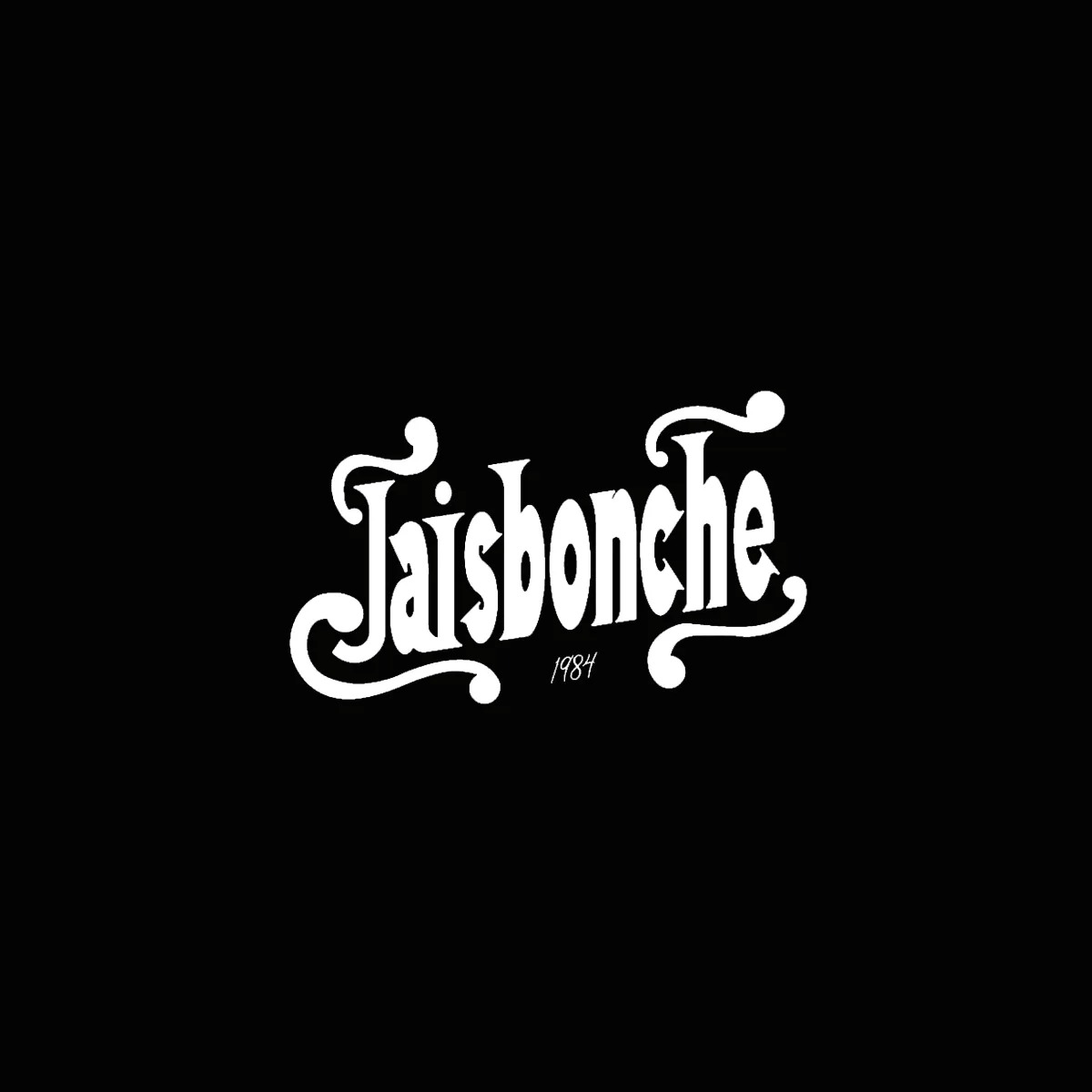 Białe logo 'Jaisbonche' z rokiem 1984 w ozdobnej czcionce na czarnym tle.