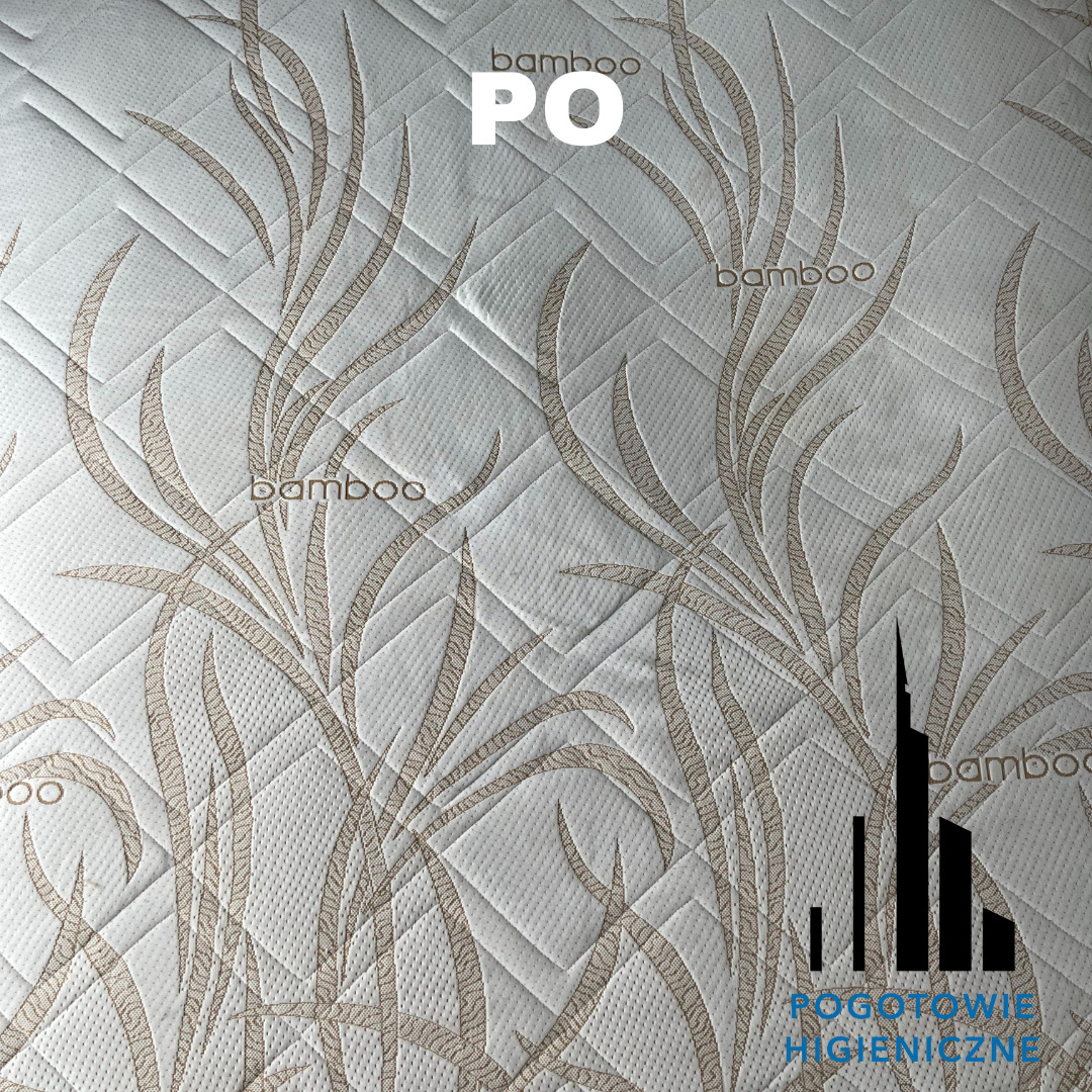 Powierzchnia materaca z wzorem bambusa i logo firmy 'Pogotowie Higieniczne'.