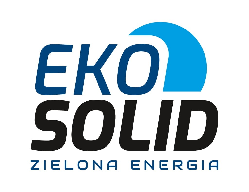 Logo firmy EKO SOLID z hasłem 'Zielona Energia' na białym tle. Górna część nazwy w kolorze niebieskim, dolna w czarnym.