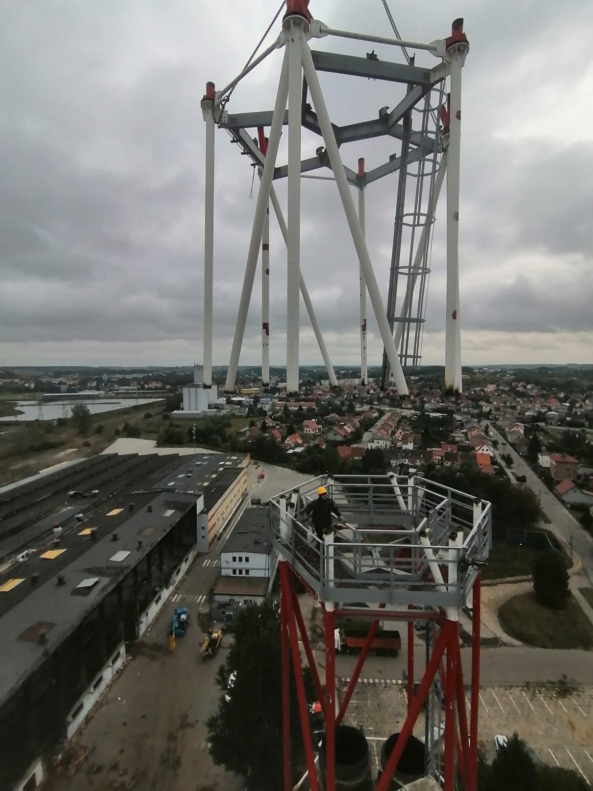 Konstrukcja z komina