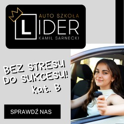Uśmiechnięta młoda kobieta siedząca za kierownicą samochodu, trzymająca kluczyki, z widocznym logo auto szkoły w tle oraz hasłem 'BEZ STRESU DO SUKCESU! kat. B'