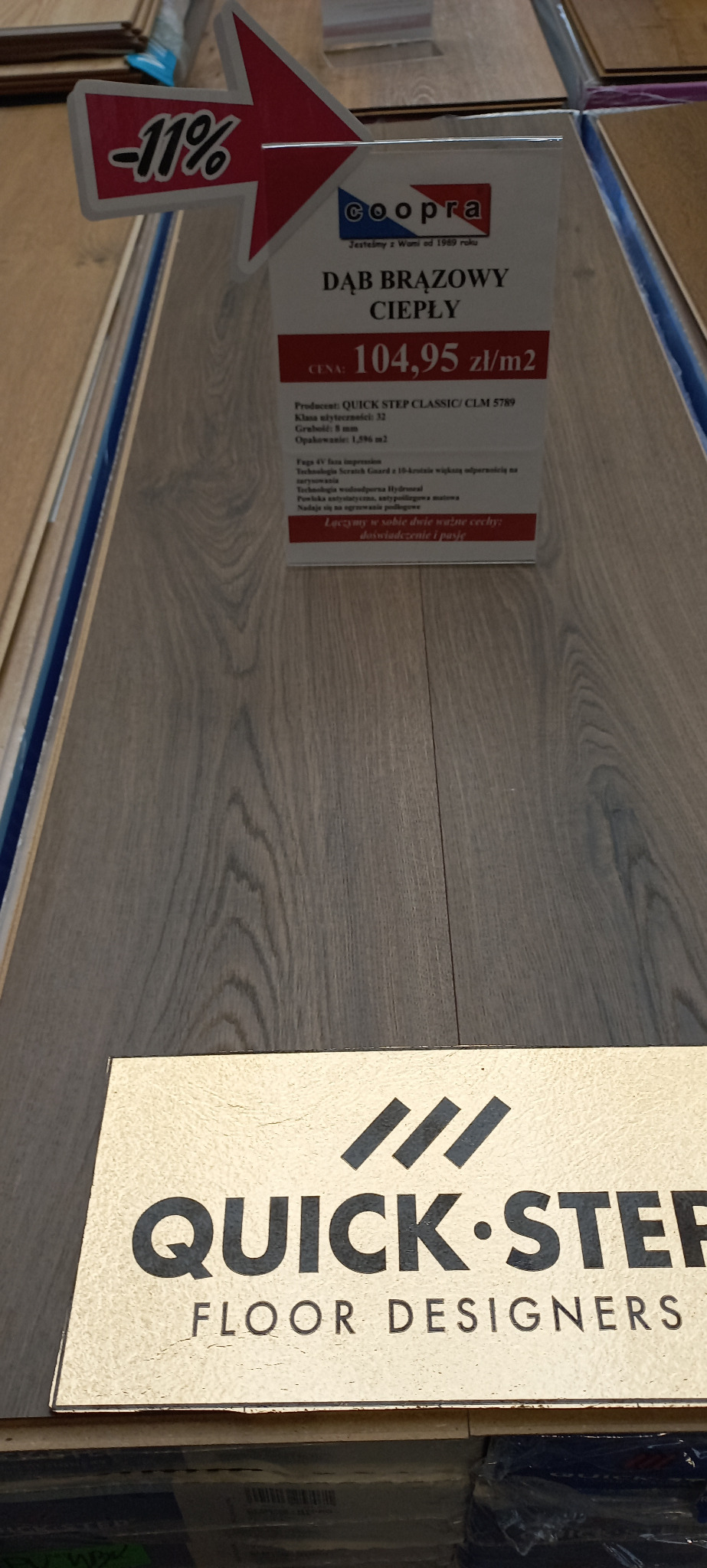 Panel podłogowy Quick-Step Dąb Brązowy Ciepły z ekspozycją ceny i rabatu -11% w sklepie.