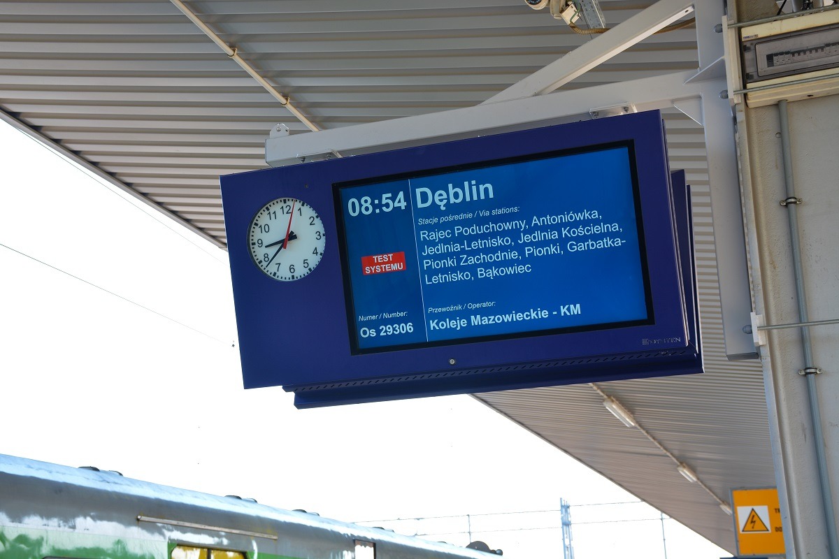 wyświetlacz peronowy, wyświetlacz krawędziowy IPI 6 PKP PLK producenta DYSTEN