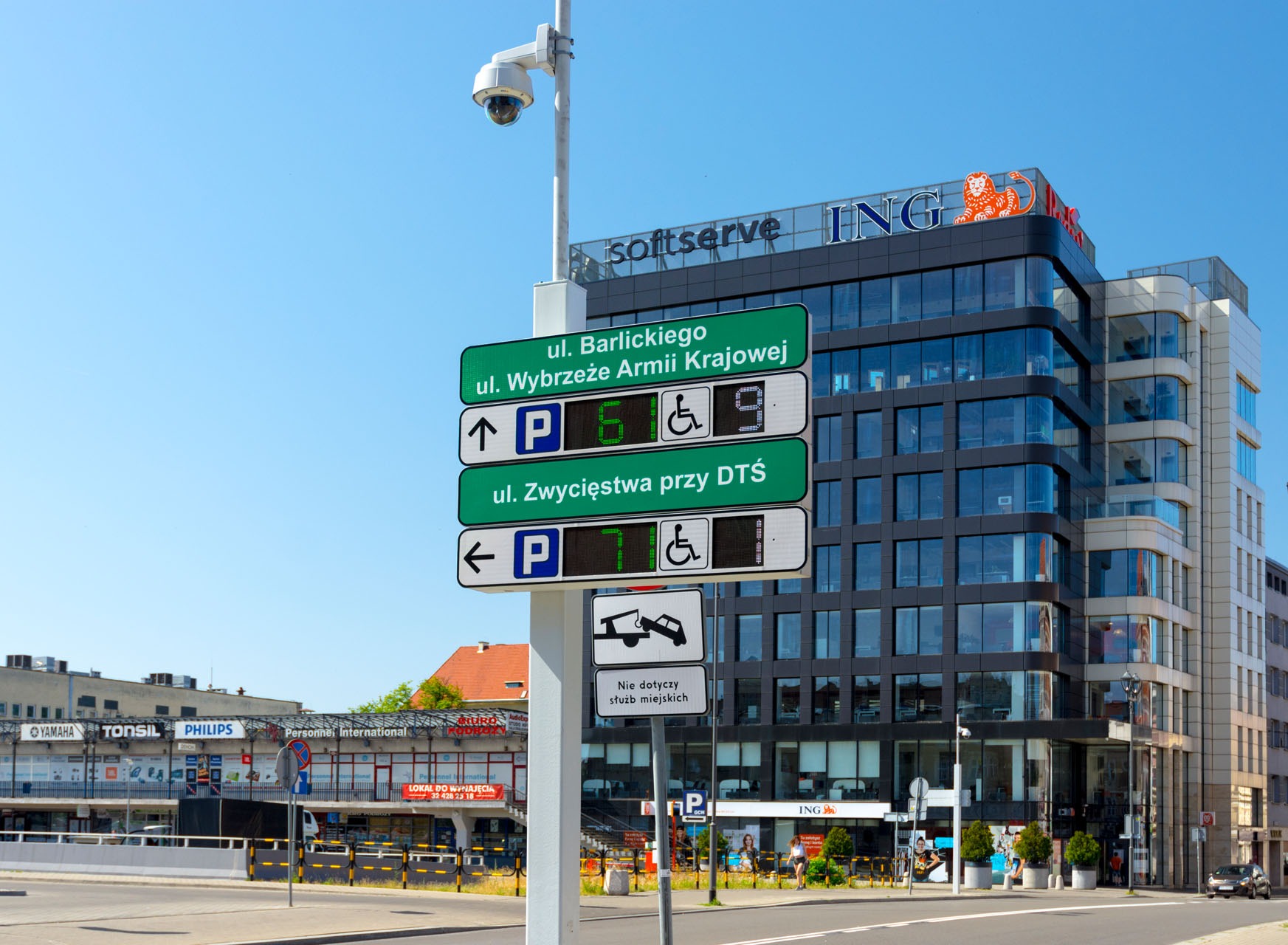 Wyświetlacze parkingowe dla miast, parkingów, centrów przesiadkowych producenta DYSTEN