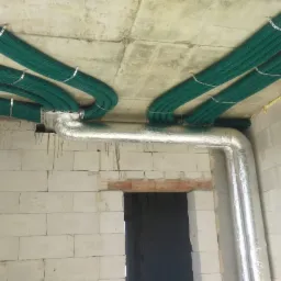 Instalacja Ingremio/Peflex podwieszona pod stropem