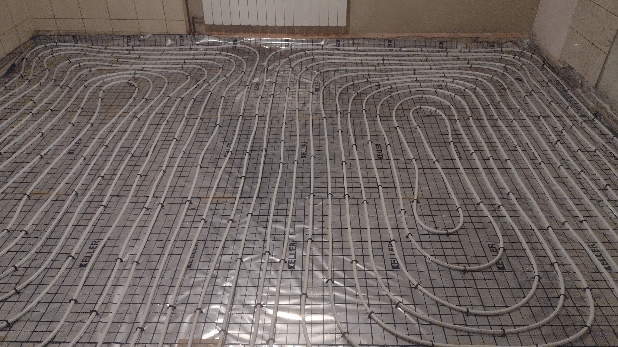 Wyklucie starej wylewki ,przygotowanie pod ogrzewanie podłogowe wraz z montażem