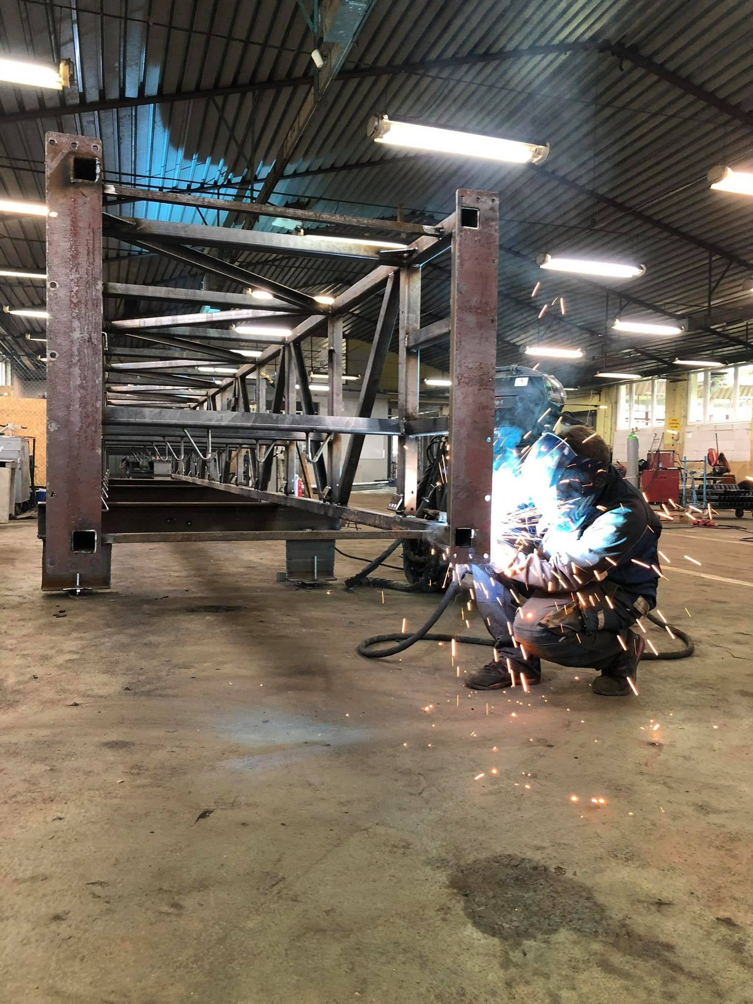 Prezentujemy kilka zdjęć z produkcji 12 metrowych kratownic do przenośnika taśmowego.