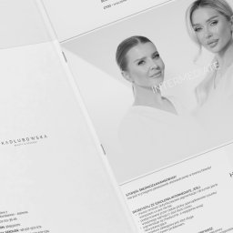 Patryk Markowski - markovsky.co - Kadr z broszury szkoły wizażu: dwie modelki po zabiegach, harmonogram szkoleń i opis korzyści z kursu 'Intermediate'. Stonowana kolorystyka, profesjonalny wygląd.